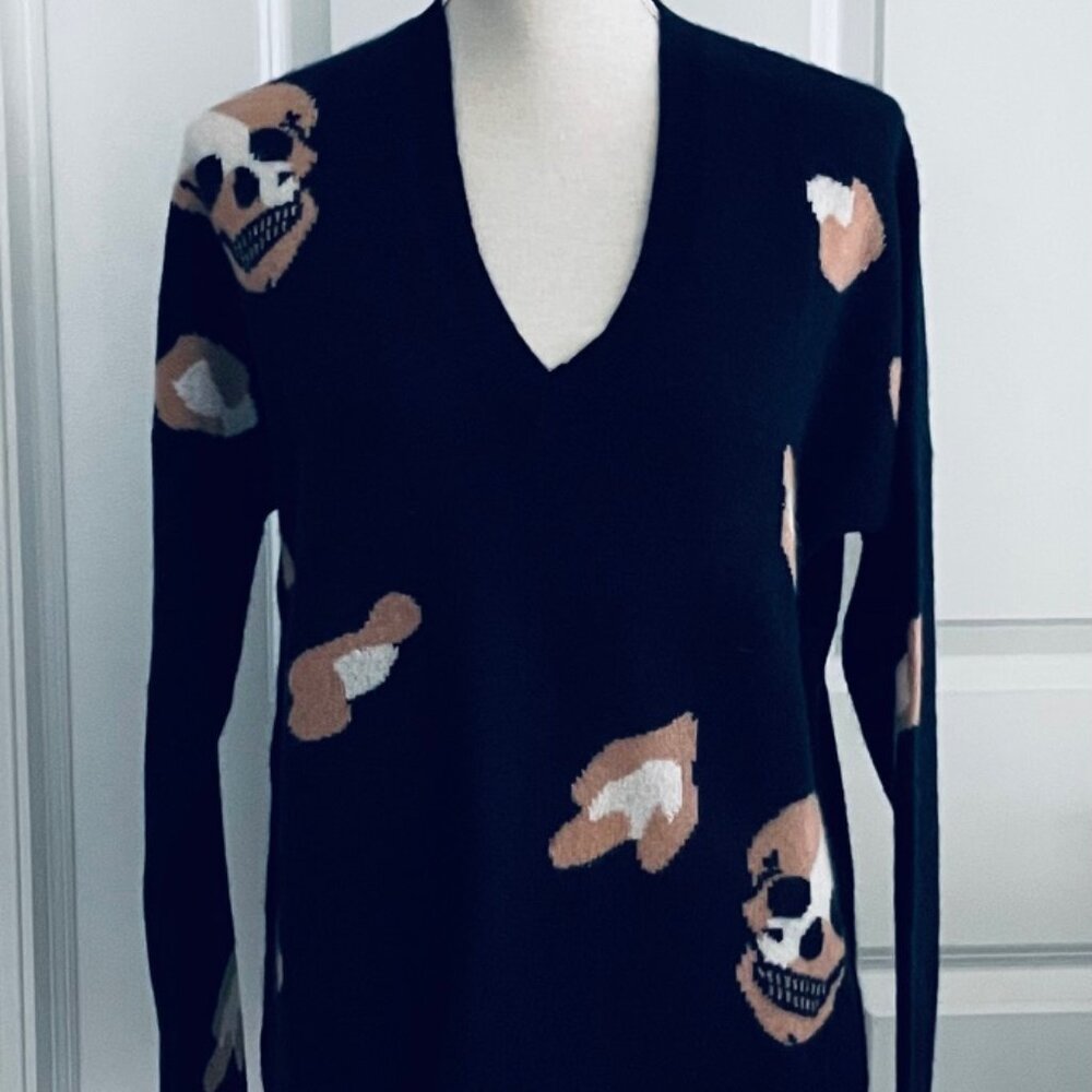 SKULL CASHMERE "HEIDI" NAVY V NECK CASHMERE SWEATER - XS- TAGS ON